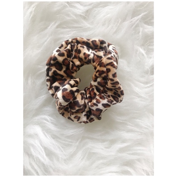 ▽ Cheetah Hair Scrunchie ▽ - Picture 3 of 3